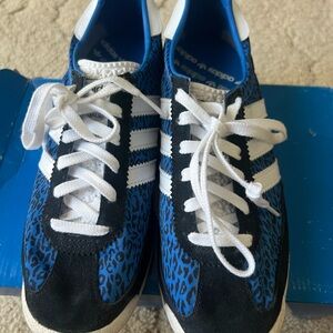 Ladies Adidas Blue and Black Sneakers with White Accents size 7